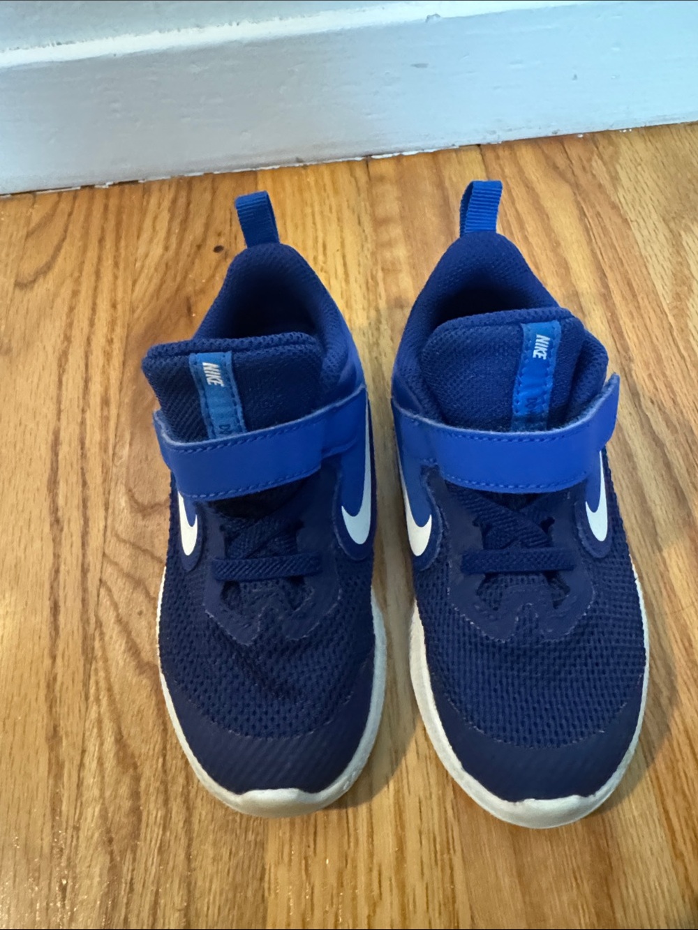 Nike Kids Blue Hook-and-Loop Athletic Sneakers